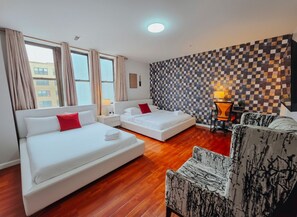 Room - Regent / King Beds / Elevator / 2 Ensuite / W/D (Philadelphia)