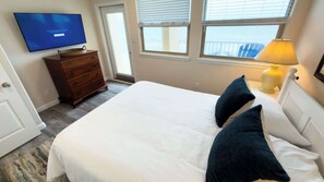 4 bedrooms, individually decorated, individually furnished - Penthouse Beachfront Views Renovated (South Padre Island)