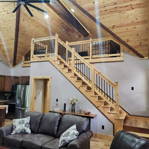 Hint of Heaven – Spacious Woodland Retreat Near Red River Gorge