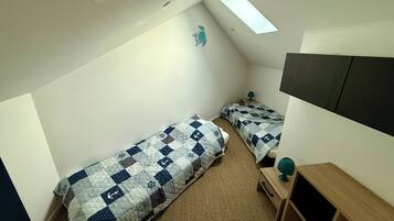2 bedrooms, iron/ironing board, WiFi