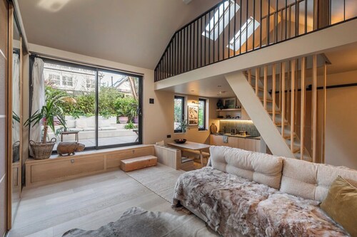 Beautiful coastal chalet- next to harbour