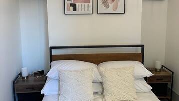 Iron/ironing board, Internet, bed sheets