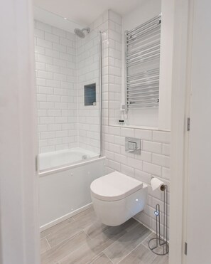 Hair dryer, towels - Bournemouth apartment walking distance to beach (Dorset)
