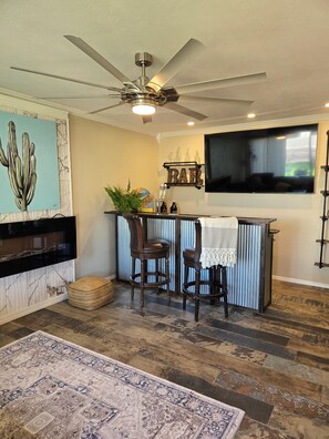 Interior - Rustic Retreat,a place to relax & decompress! Walking distance to Old Scottsdale (Scottsdale)