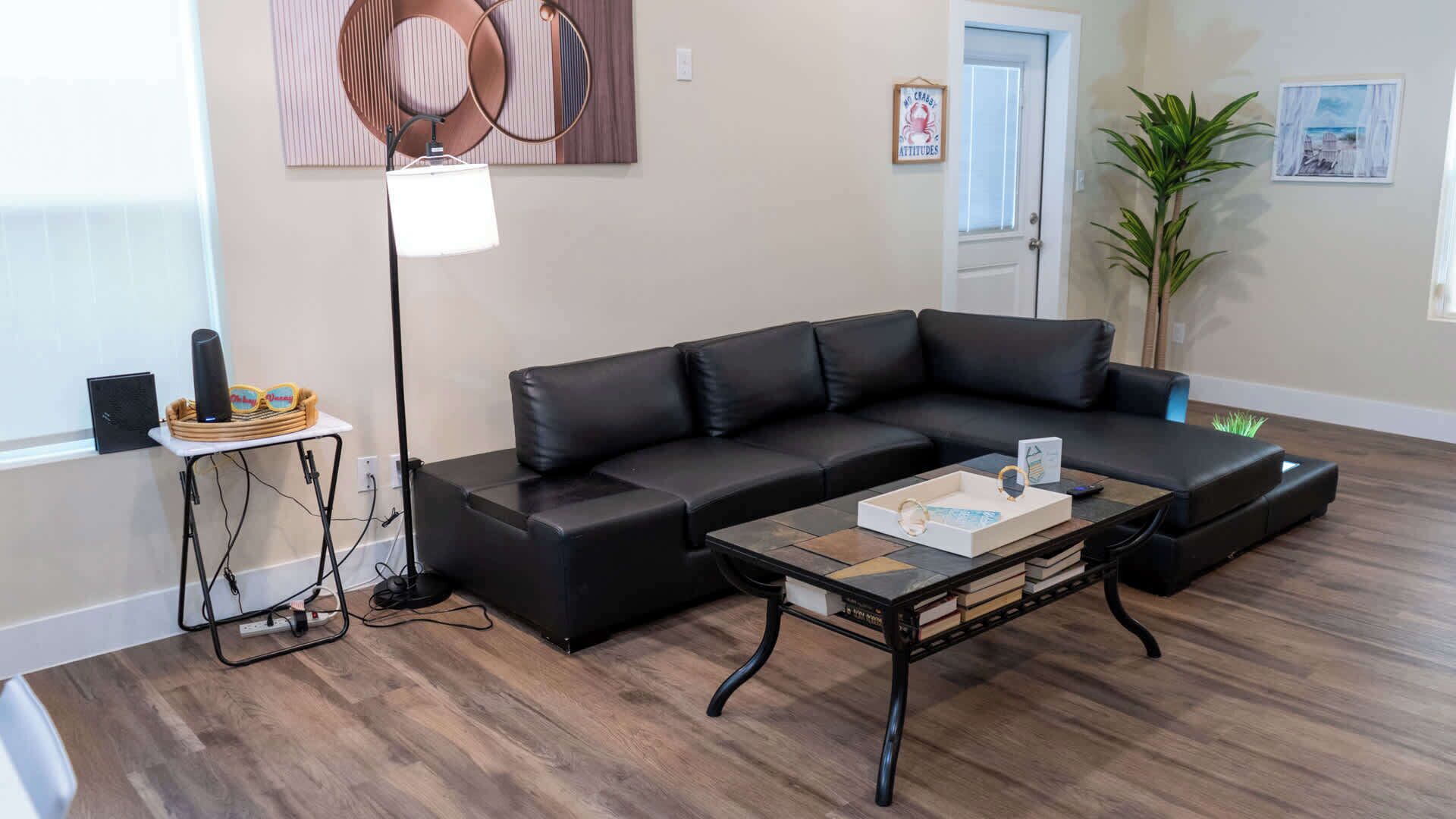 Casa de ciudad, varias camas, acceso a la alberca, vista a la alberca (Pike Street Beachwalk) | Área de sala de estar