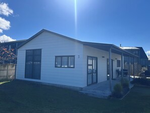 Exterior - Hosts on the Coast Classic at Cooks (Cooks Beach)