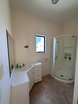 Bathroom - Hosts on the Coast Classic at Cooks (Cooks Beach)