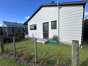 Exterior - Hosts on the Coast Classic at Cooks (Cooks Beach)