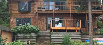 Picturesque cabin on Placid Lake for a relaxing getaway