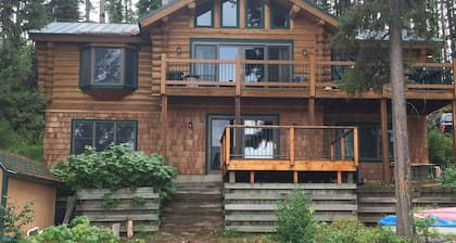 Picturesque cabin on Placid Lake for a relaxing getaway