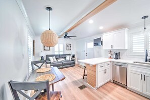 Interior - 575 Grouper - New 1 Bedroom, 1 Bath with Golf Cart! (Panama City Beach)