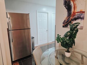 Interior - Vale / King Bed / Elevator / Balcony / Ensuite (Philadelphia)