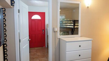 House, Multiple Beds, Kitchen (Port-O-Call Dockhouse)