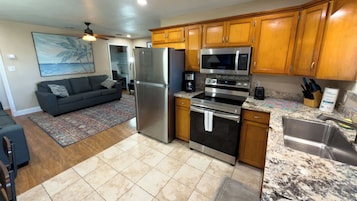 Casa, varias camas, cocina (Port-O-Call Dockhouse) | Cocina privada