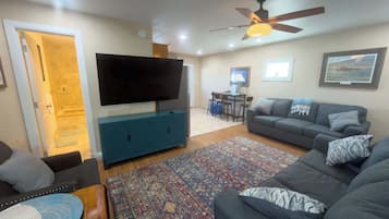 Hus, flere senger, kjøkken (Port-O-Call Dockhouse) | Oppholdsområde