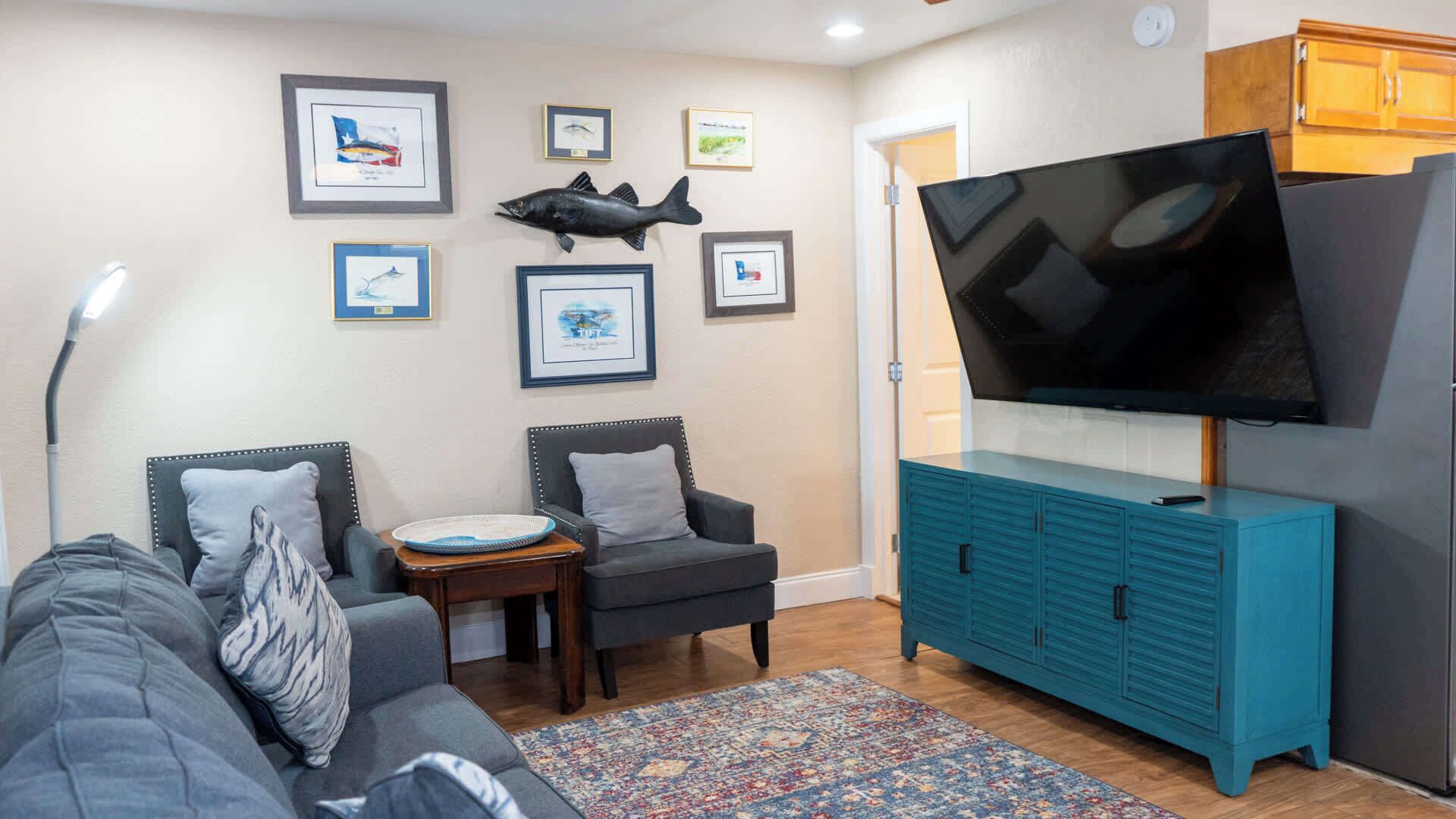 Talo, useita sänkyjä, keittiö (Port-O-Call Dockhouse) | Oleskelualue