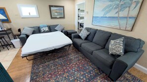 House, Multiple Beds, Kitchen (Port-O-Call Dockhouse)