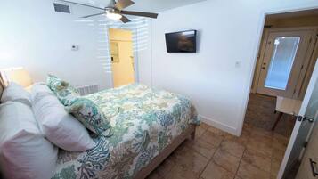 House, Multiple Beds, Kitchen (Port-O-Call Dockhouse)