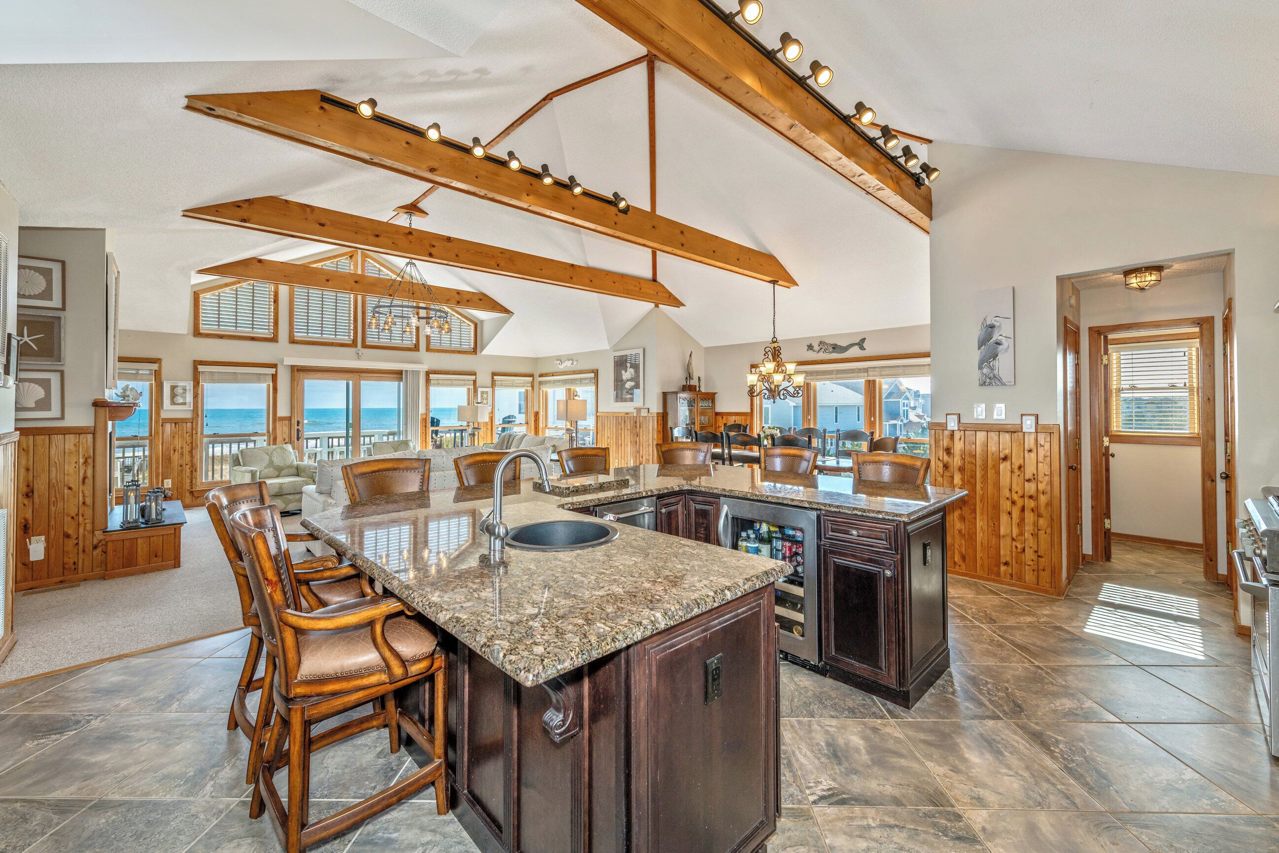 المنشأة من الداخل