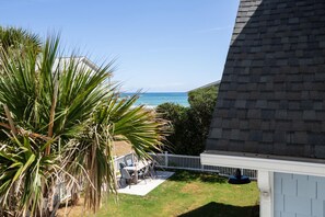 Terrace/patio - Doc's Beachy Boardwalk (Kure Beach)
