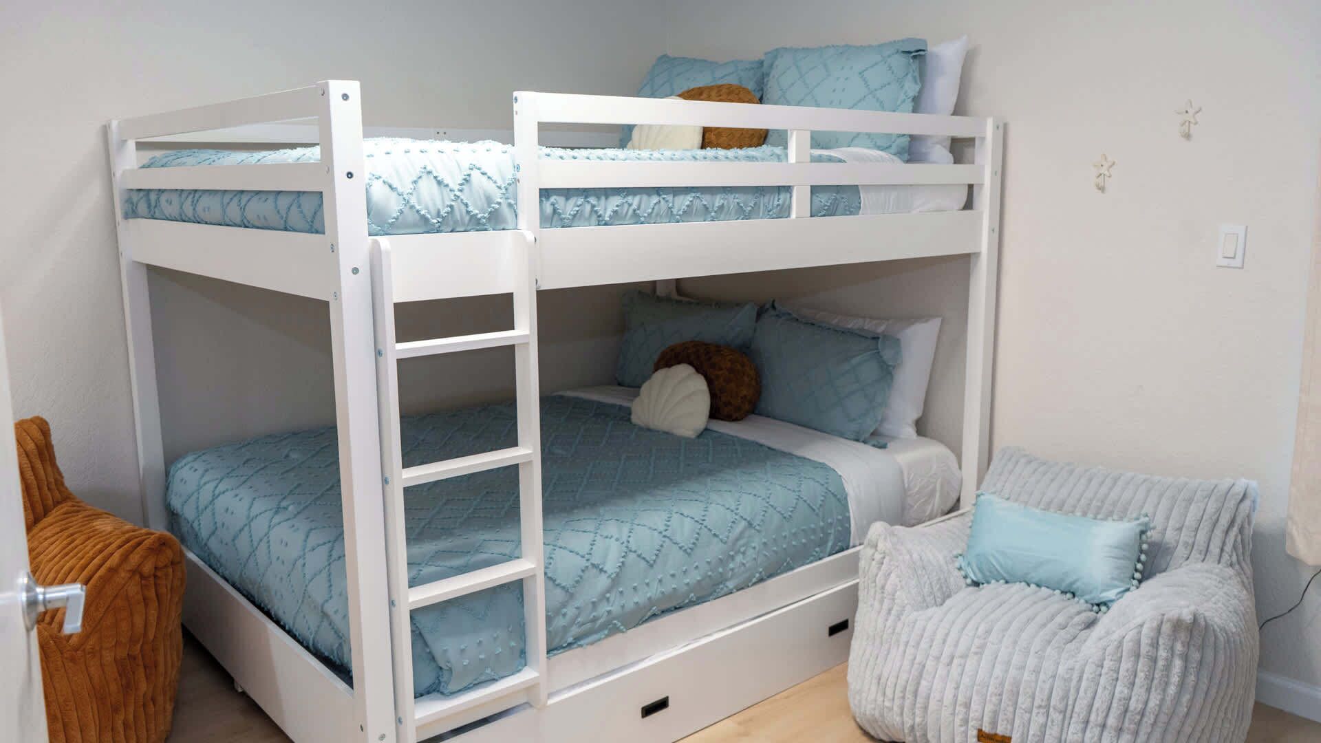 Apartemen, Beberapa Tempat Tidur, balkon, pemandangan samudra (Saida III - 603)