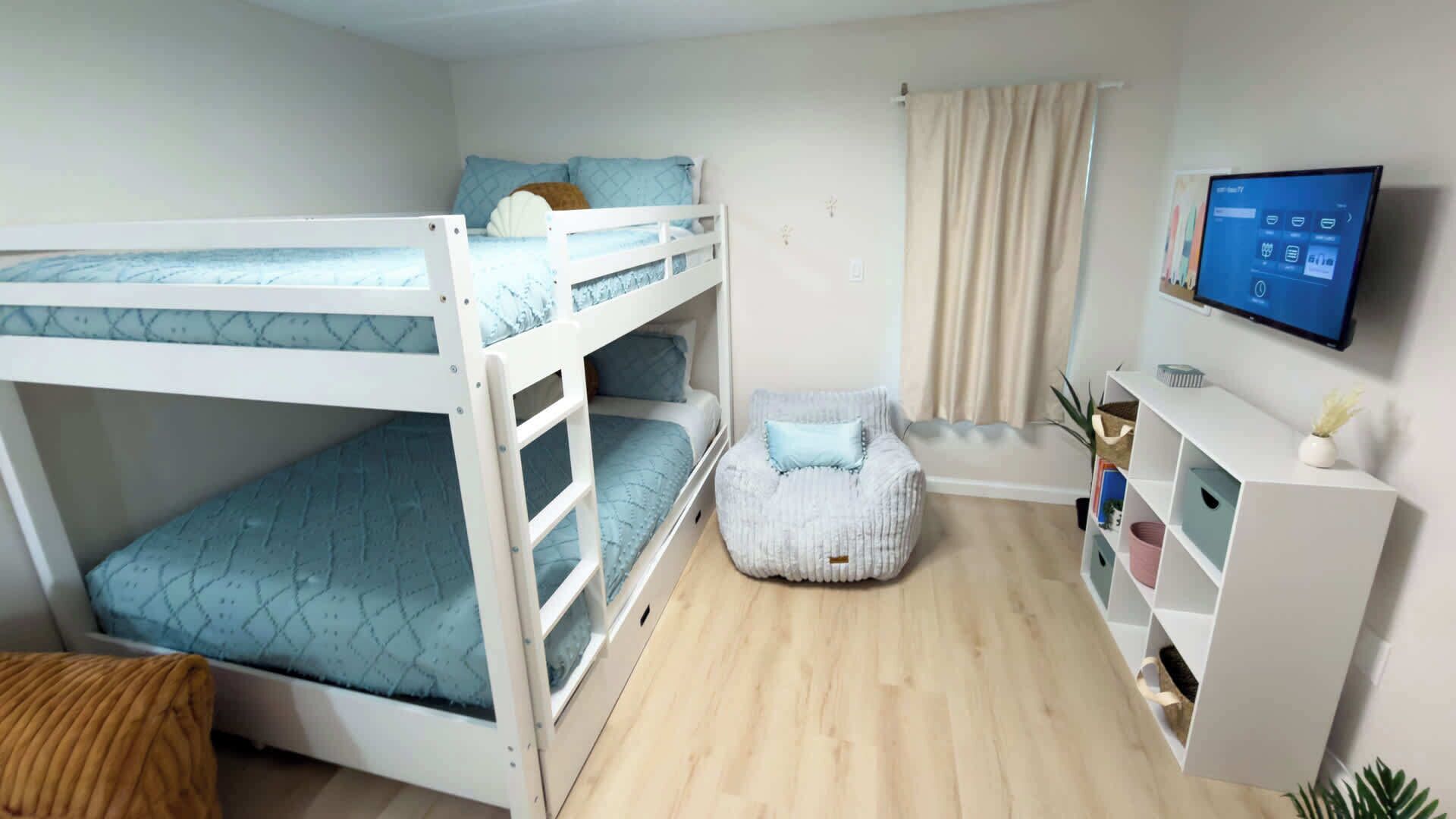 Apartemen, Beberapa Tempat Tidur, balkon, pemandangan samudra (Saida III - 603)