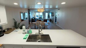 Apartemen, Beberapa Tempat Tidur, balkon, pemandangan samudra (Saida III - 603) | Tempat makan