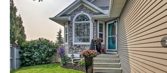 Stampede Ready | 3BR Home | Sleeps 6 | Parking | 15min to Downtown