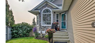 Stampede Ready | 3BR Home | Sleeps 6 | Parking | 15min to Downtown