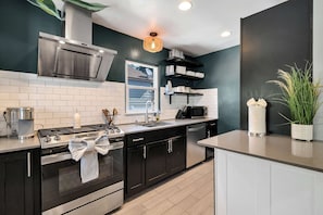 Coffee/tea maker, fridge, microwave, oven - CDA Midtown Home, Near Lake & Downtown, Fire Pit (Coeur d'Alene)