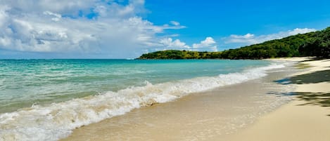 Beach nearby, sun-loungers, beach towels