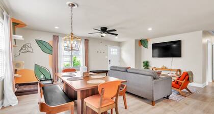 Stylish 3BR Home w/ Huge Yard - Modern Furnished