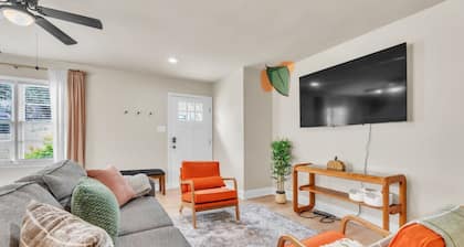 Stylish 3BR Home w/ Huge Yard - Modern Furnished