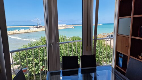 Appartamento del Sol with fantastic roof terrace and sea view.