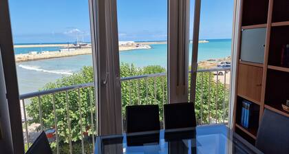 Appartamento del Sol with fantastic roof terrace and sea view.