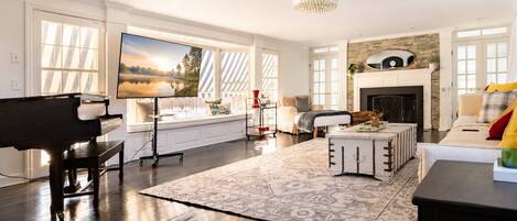 Smart TV, fireplace