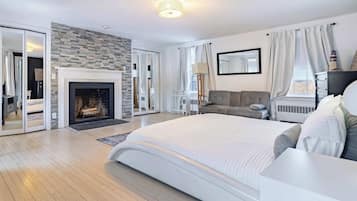 6 bedrooms, iron/ironing board, WiFi, bed sheets