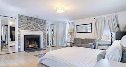 6BR Spacious House with Big Yard in Easton