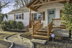 A single-story house with a front porch, a wooden staircase, and a small garden area. - 4Bed/3bath- 1 mile to Downtown (Spartanburg)