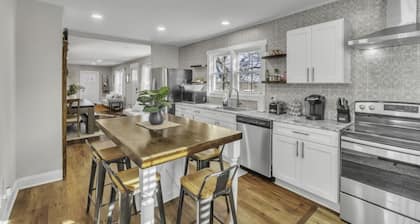 4Bed/3bath- 1 mile to Downtown