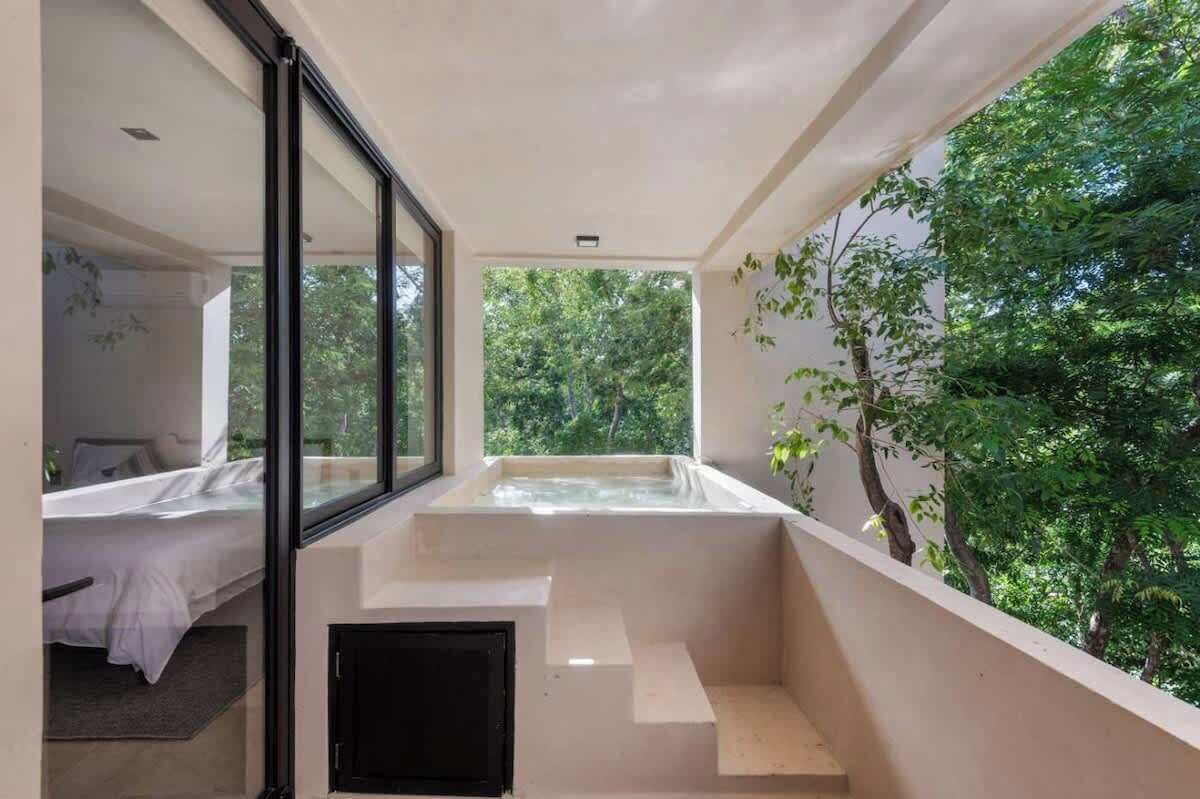 Outdoor spa tub