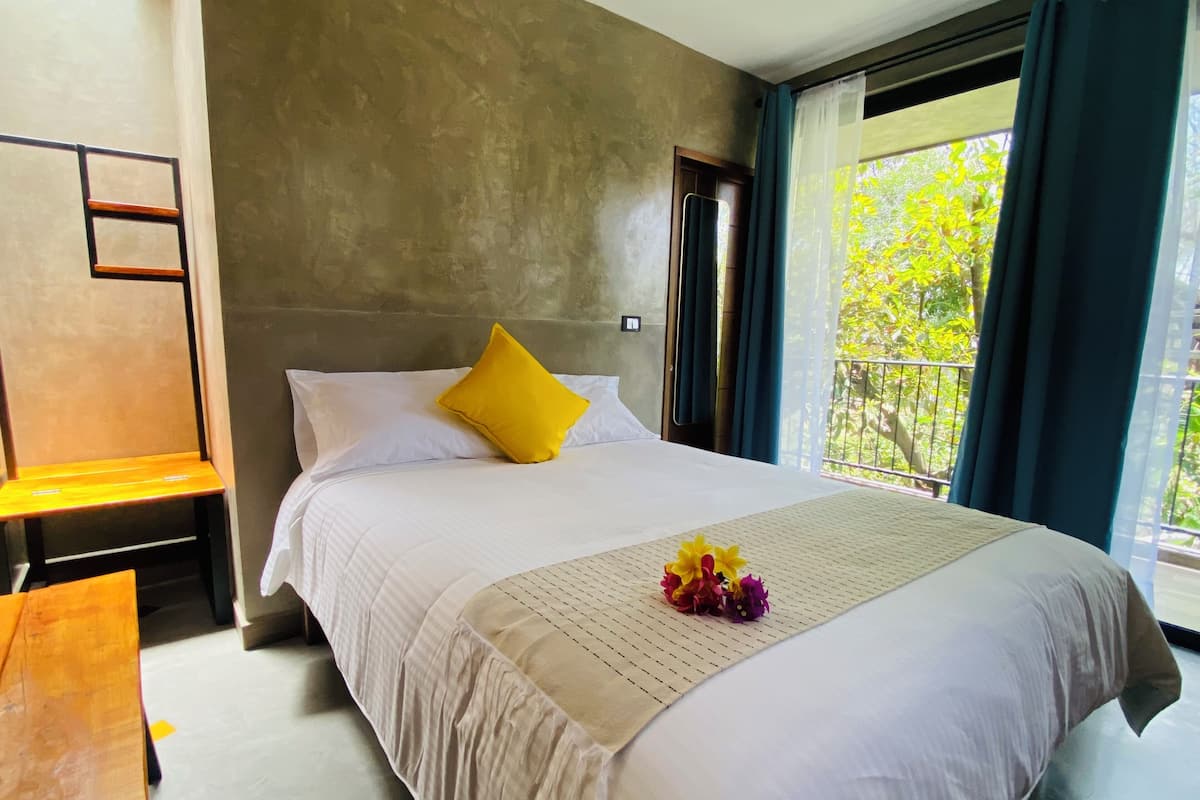 C5 - Deluxe Double Room, Patio, Garden View | Premium bedding, down comforters, WiFi (free)