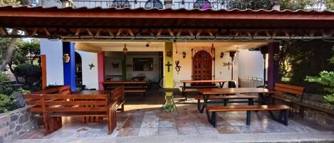 ห้องคอมฟอร์ทดับเบิล, ระเบียง, วิวสวนหย่อม | รับประทานอาหารกลางแจ้ง
