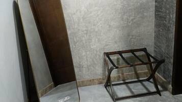 Comfort Quadruple Room, Garden View | Interior