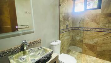 C1 - Deluxe Quadruple Room, Patio, Garden View | Bathroom | Shower, rainfall showerhead, towels, soap