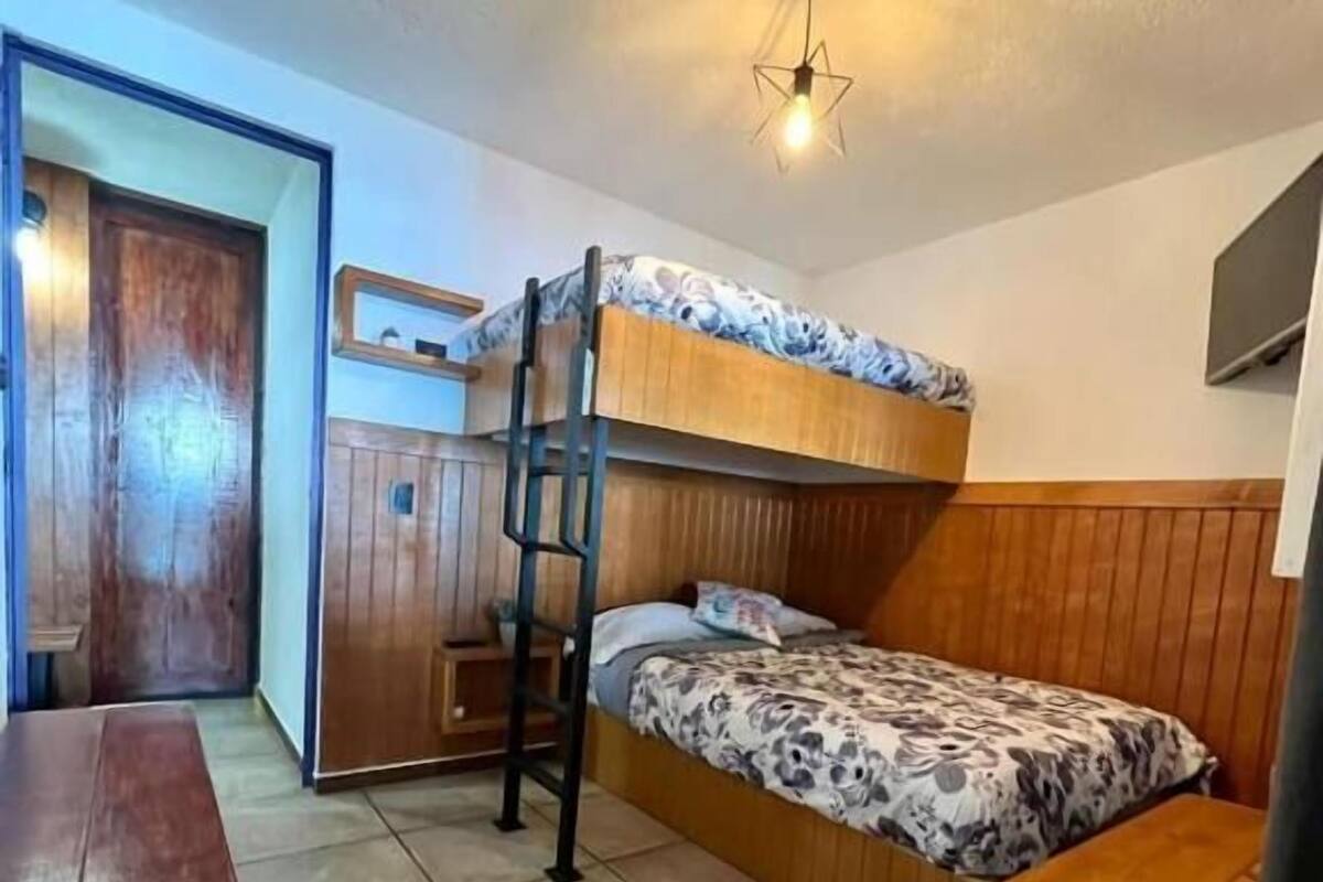 Phòng đôi hoặc 2 giường đơn cơ bản, sân hiên, quang cảnh hồ bơi