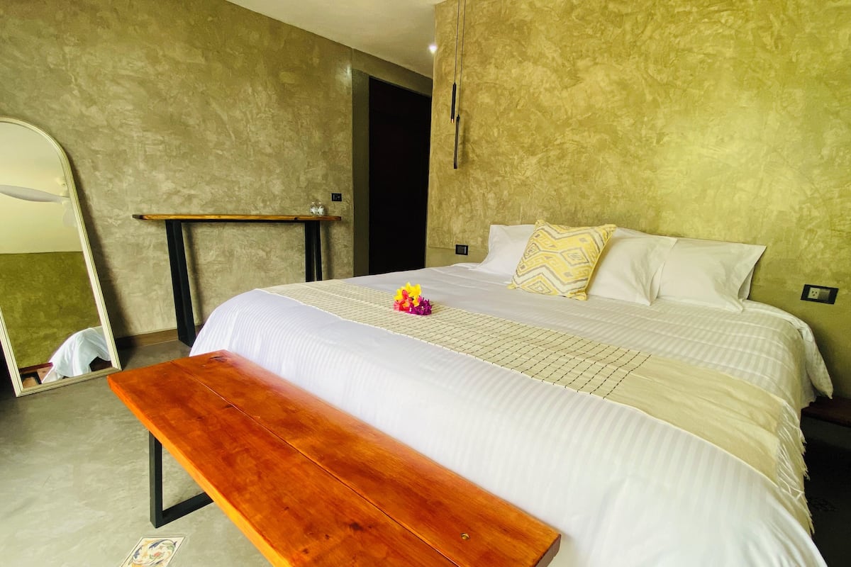C8 - Deluxe Double Room, Patio, Patio view | Premium bedding, down comforters, WiFi (free)