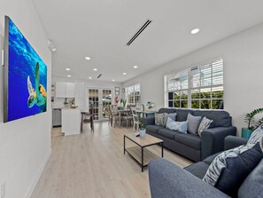 Smart TV - 3-bedroom house in terrific Marathon with Spacious Yard (Marathon)