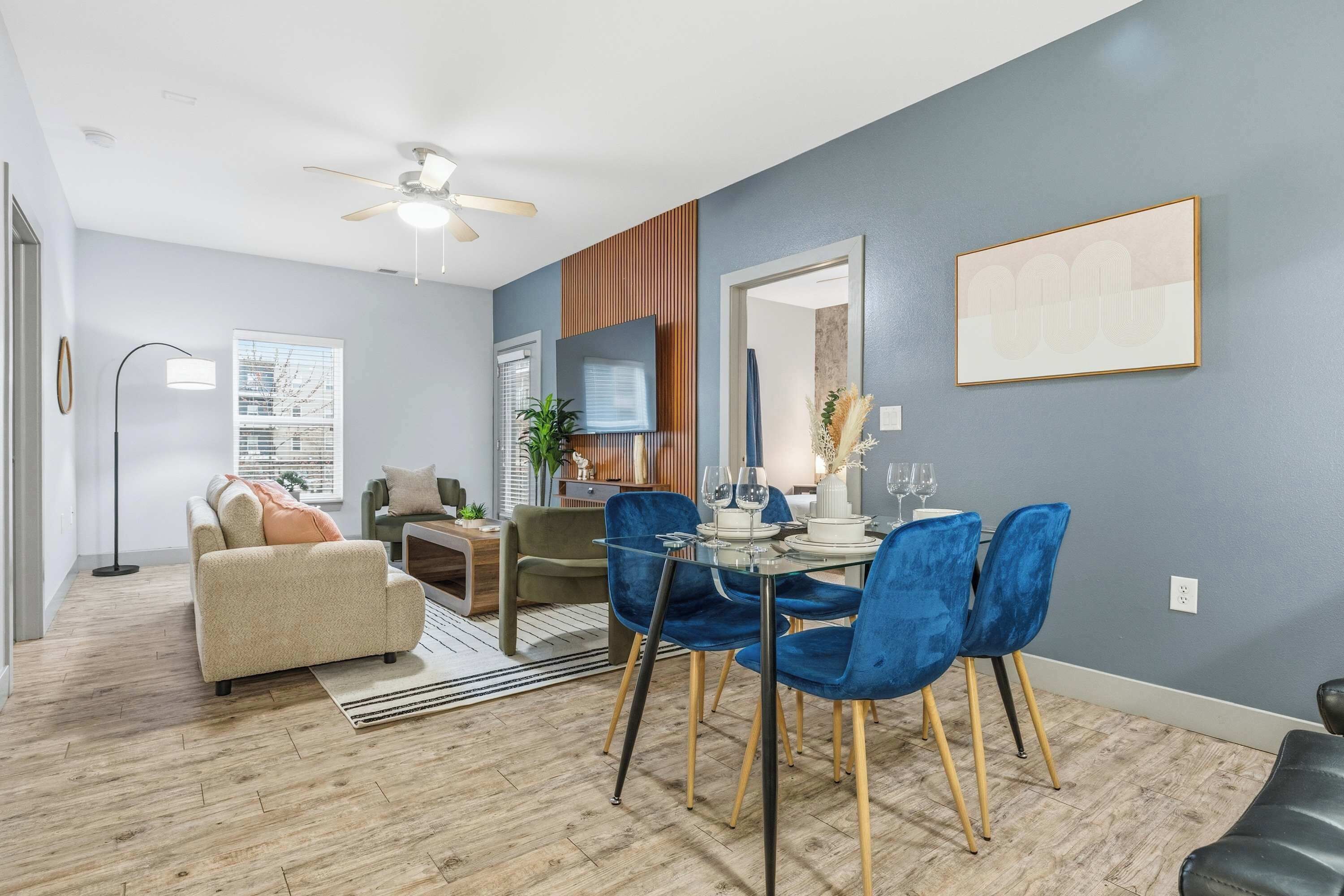 Spacious Modern 2br 2bath | Free Parking | Near City Center - Indianapolis, IN