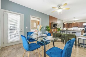 Dining - March Madness|Modern2BR, Free Parking, Near DT (Indianapolis)